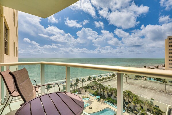 Hollywood Vacation Rental | 2BR | 1.5BA | Elevator Access | 1,236 Sq Ft