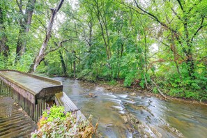 Deck | Beaverdam Creek Views