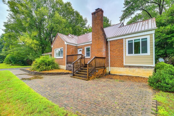 Damascus Vacation Rental | 3BR | 2BA | 1,500 Sq Ft | Stairs to Enter
