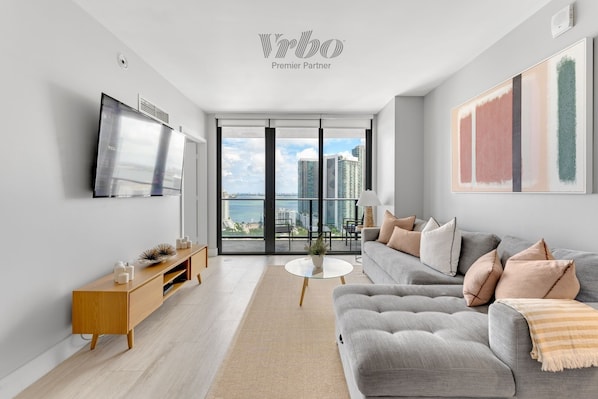 Stylish, modern, and cozy unit on a high floor!