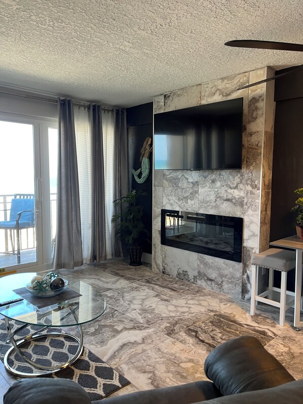 Lining room with TV and fireplace