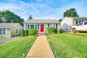 Home Exterior | Keyless Entry | Outdoor Fire Pit | Free WiFi