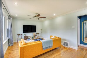 Living Room | Twin Sleeper Sofa | 1st Floor | Smart TV
