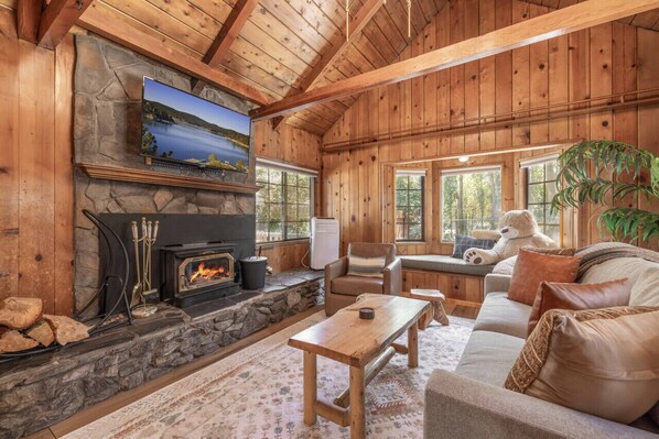 Enter Amazing Grace! Cozy Charming Cabin