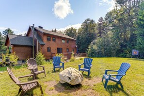 Backyard | Fire Pit | Outdoor Seating
