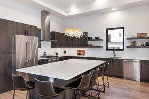Kitchen | Main Level