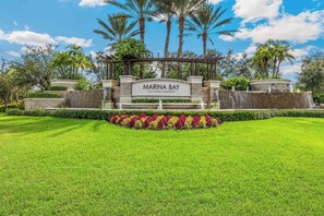 Welcome to the Marina Bay Community in Fort Myers