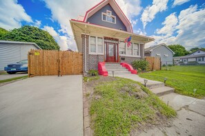 Home Exterior | Keyless Entry | Free WiFi
