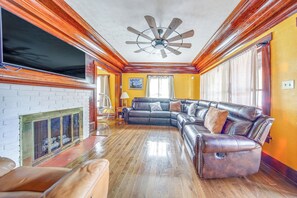 Living Room | 1st Floor | Smart TV