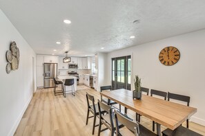 Dining Area | Dishware & Flatware Provided