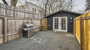 Private outdoor area with a BBQ grill, ideal for cooking and dining in the fresh air.
