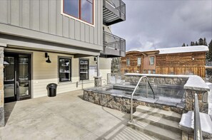 Communal Hot Tub/Spa (In the building opposite to the apartment)