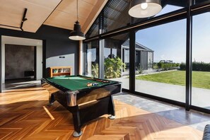 Pool table