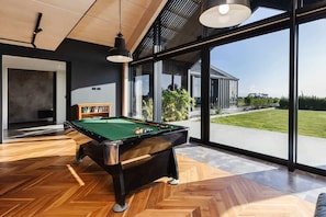 Pool table