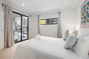Bedroom - Queen bed