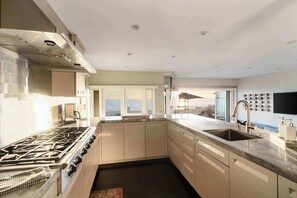 Fully Equipped Chef's Kitchen