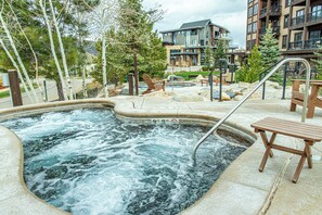 Access to Trailhead Lodge Amenities - Community Hot Tubs