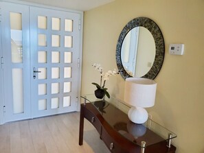 Beachplace 1-401 entry