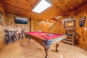 Mountains 4 Miles' fun game room