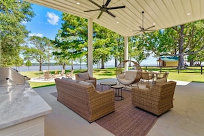 Amazing Views Blend With Indoor Outdoor Living