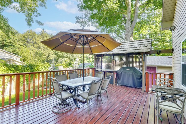 Coloma Vacation Rental | 5BR | 2BA | 1,782 Sq Ft | Step-Free Entry