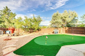 Fenced Yard | Fire Pit | Putting Green | Gas Grill | Mountain Views
