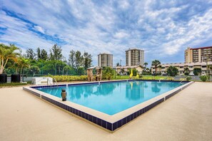 Ocean Harbour Villas | Community Pool