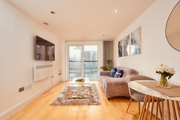 Living Room / Lounge