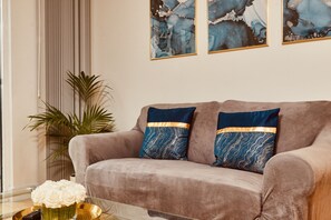 Living Room / Lounge