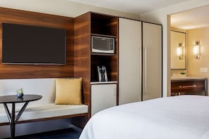 Unit with 1 King bed