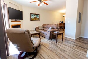 Come on in! With 3BR, room for six, it’s perfect for families and small groups.