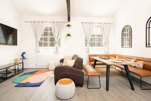 Living Room / Lounge