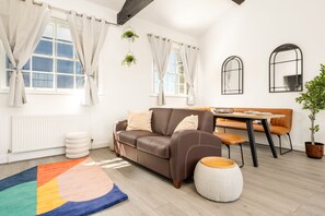 Living Room / Lounge