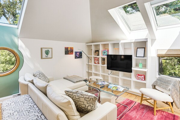 Minneapolis Vacation Rental | Studio | 1BA | 500 Sq Ft | Stairs Required