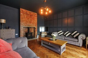 Living Room / Lounge