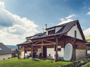 Cloud, Sky, Plant, Building, Window, Land Lot, Wood, Cottage, Residential Area, Rural Area