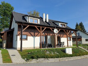 Ciel, Plante, Nuage, Bâtiment, Fenêtre, Arbre, Paysage Naturel, Lot Terre, Maison, Chalet