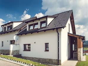 Ciel, Plante, Nuage, Bâtiment, Fenêtre, Arbre, Paysage Naturel, Lot Terre, Maison, Chalet