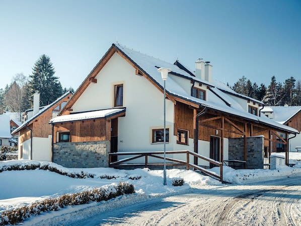 Ciel, Plante, Nuage, Bâtiment, Fenêtre, Arbre, Paysage Naturel, Lot Terre, Maison, Chalet