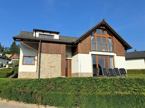 Ciel, Plante, Nuage, Bâtiment, Fenêtre, Arbre, Paysage Naturel, Lot Terre, Maison, Chalet