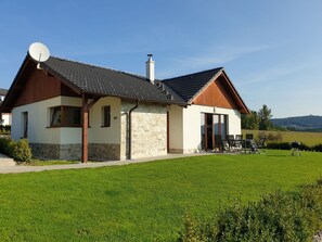 Ciel, Plante, Nuage, Bâtiment, Fenêtre, Arbre, Paysage Naturel, Lot Terre, Maison, Chalet