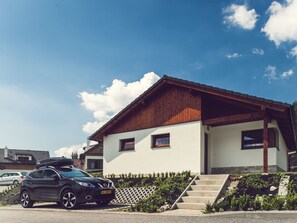 Sky, Plant, Cloud, Building, Window, Tree, Natural Landscape, Land Lot, House, Cottage