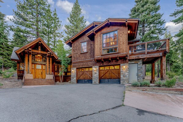Exterior: Beautiful and private 3-bedroom mountain home, 1.4 miles from Northstar Resort, on FREE shuttle line, serene setting