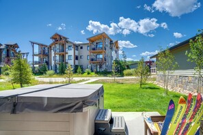 Private Patio w/ Hot Tub | Elk Creek Condos