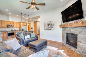 Living Room | Gas Fireplace | Smart TV | Queen Sleeper Sofa