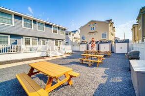Shared Courtyard | Picnic Table | Gas Grill (Propane Provided)