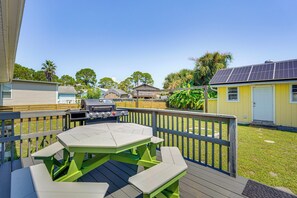 Rear Deck | Outdoor Dining Set | Gas Grill
