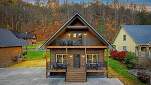 Imagine pulling into this cabin as the sun is setting over the mountains