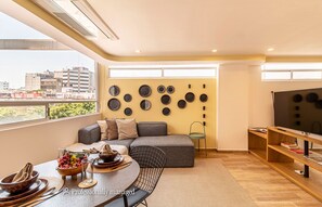 El mobiliario, la decoración y los servicios pueden variar ligeramente.