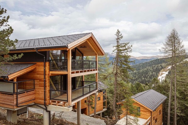 Außenseite Ferienhaus [Sommer]
